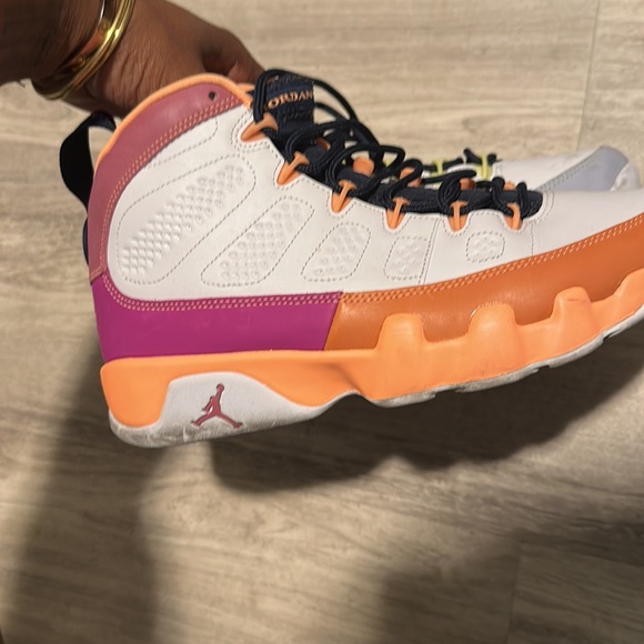 Women's Jordan's - Picture 3 of 5